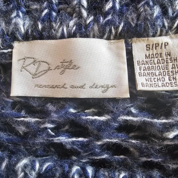 RD Style Research and Design Loose Knit Blue and White Sweater Size Small - Picture 4 of 4